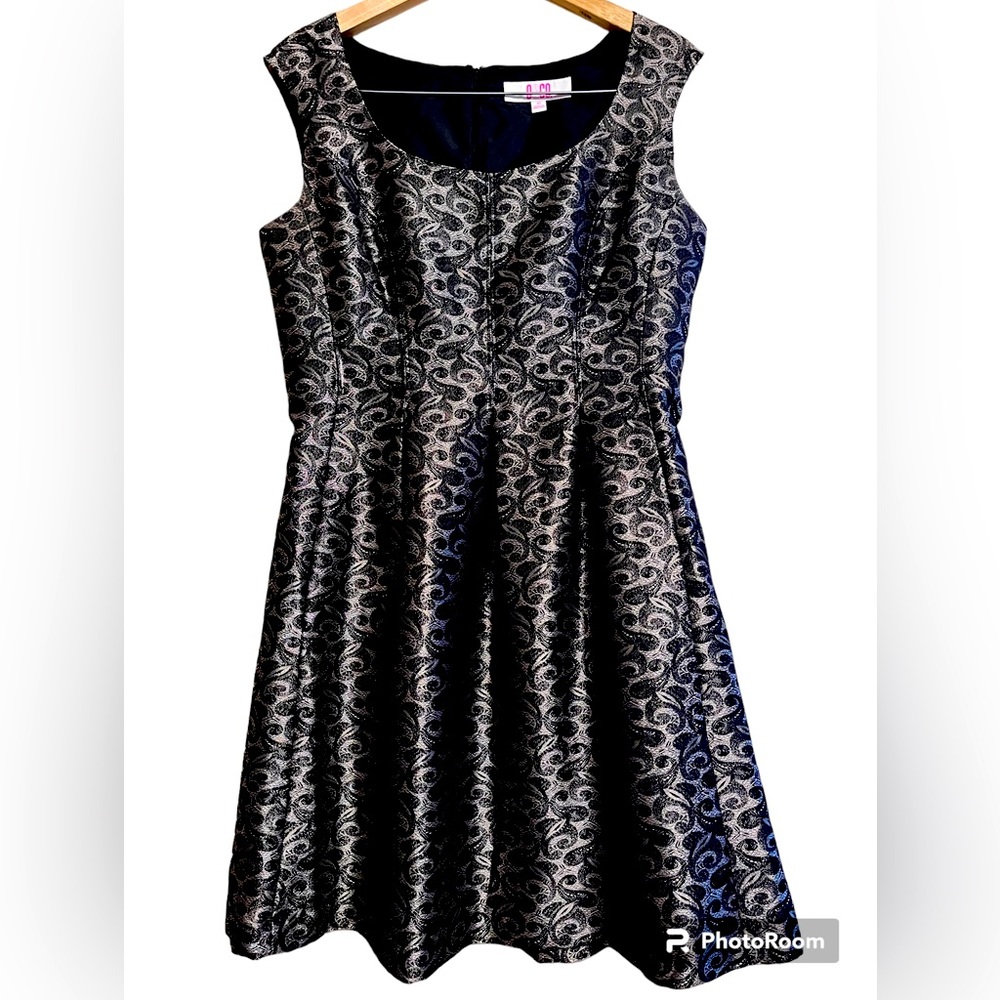 9 & CO. - metallic, paisley, pockets, formal dress